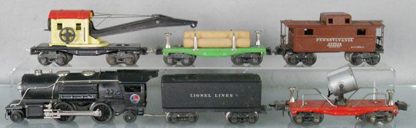 LIONEL TRAIN SET: O ga, 259E loco, 2689T tender, 2620 searchlight, 2560 crane, missing hook, 2651 log flat, 2757 caboose, C5-6.