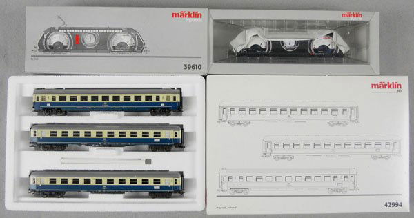 MARKLIN TRAIN SET: HO ga, 39610 electric loco w/42994 car set, orig boxes & inserts, C9.