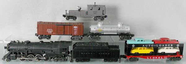 LIONEL TRAIN SET: O ga, 726 Berkshire loco, missing whistle, 2426W tender, 6414 auto-loader, 6454 NYC box car, 6465 Sunoco tank, 6420 searchlight caboose, C5-6.