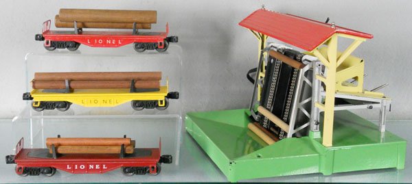 LIONEL 164 LUMBER LOADER: O ga, 164 lumber loader w/3 #6111 log cars, 1 car is restored, C5-7.