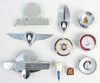 PLYMOUTH BADGES & HORN BUTTONS
