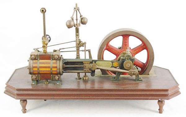 HORIZONTAL STEAM ENGINE w/BRASS GOVERNOR (1 of 3)