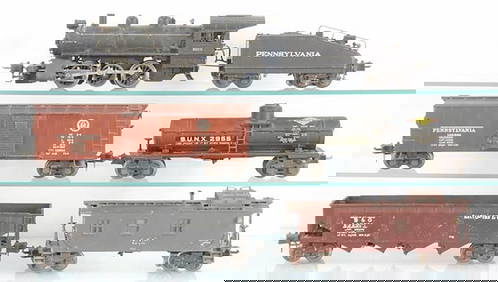 LIONEL TRAIN SET (1 of 2)