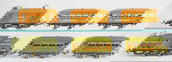 2 LIONEL TRAIN SETS (1 of 2)