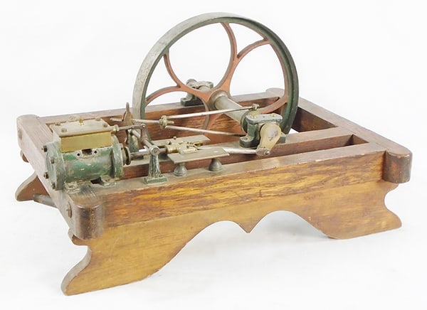 HORIZONTAL STEAM ENGINE (1 of 3)