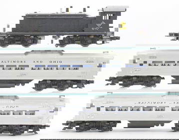 LIONEL TRAIN SET (1 of 3)