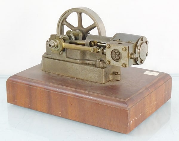 STUART HORIZONTAL STEAM ENGINE (1 of 2)