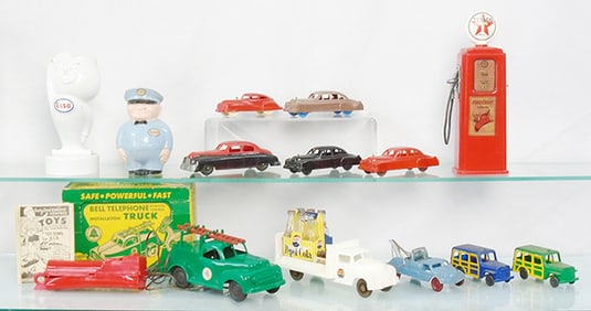 VINTAGE PLASTIC AUTOS