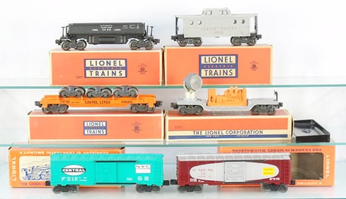 6 LIONEL FREIGHT CARS
