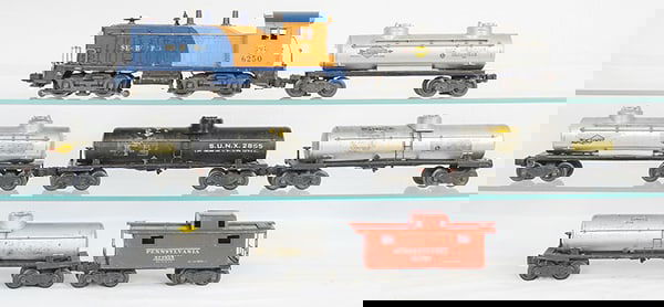 LIONEL SUNOCO TANK TRAIN SET (1 of 2)