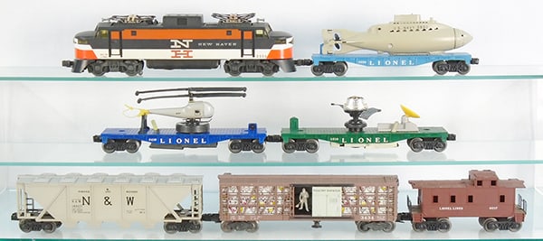 LIONEL TRAIN SET (1 of 3)