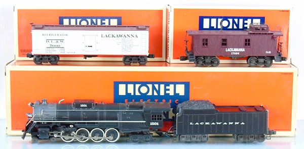 LIONEL LACKAWANNA TRAIN SET: O ga, die cast, 18003 Delaware, Lackawanna & Western loco & tender, w/smoke & sound, 51301 refrigerator car, 17604 caboose, orig boxes & inserts, caboose box has minor wear, C8-9.