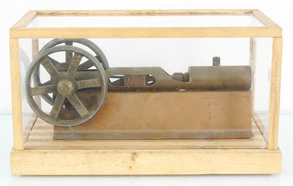 HORIZONTAL STEAM ENGINE (1 of 4)