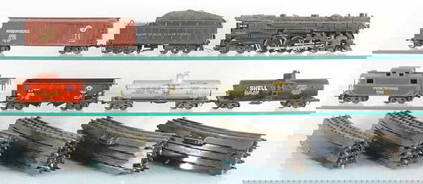 LIONEL TRAIN SET (1 of 2)