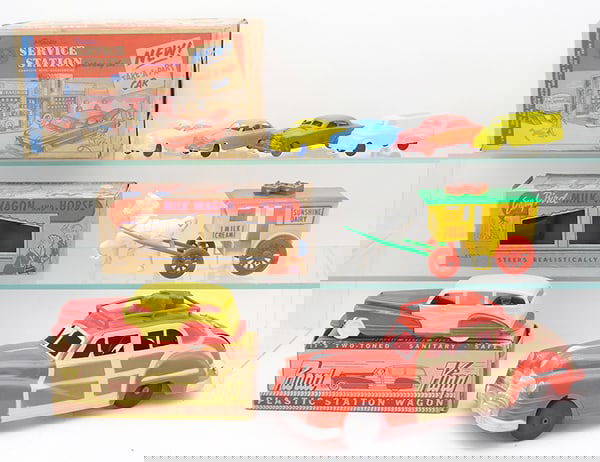 4 PLASTIC TOYS (1 of 2)