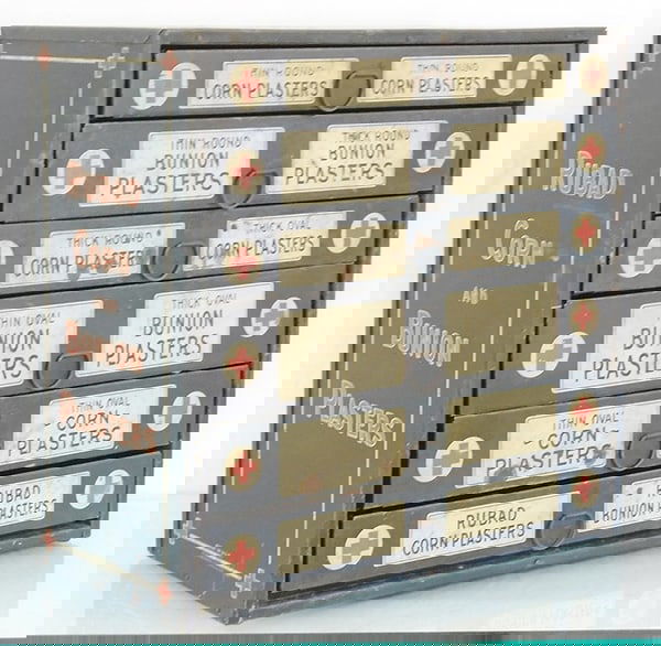 JOHNSON & JOHNSON CORN & BUNION DISPLAY (1 of 2)