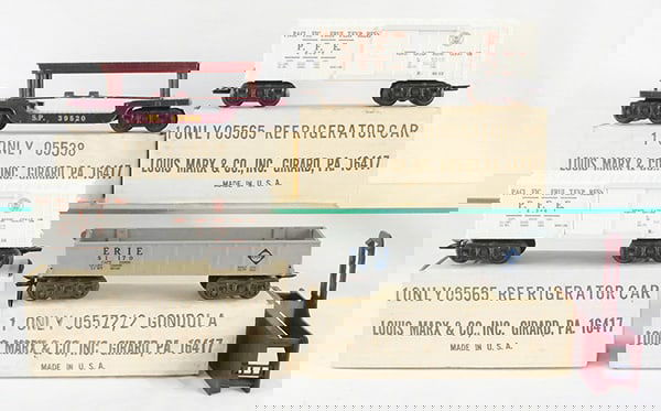 4 MARX FREIGHT CARS (1 of 2)