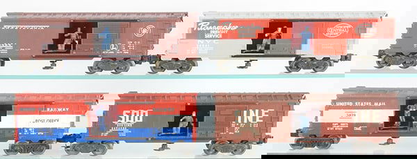 4 LIONEL OPERATING BOX CARS