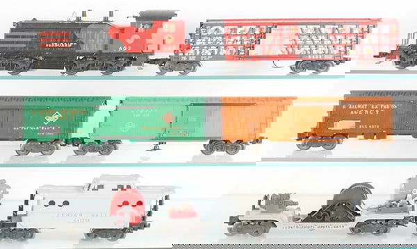 LIONEL TRAIN SET (1 of 3)