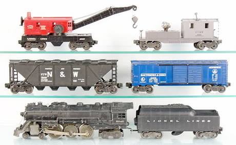 LIONEL TRAIN SET (1 of 2)