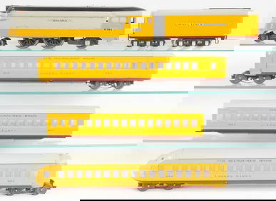 LIONEL 51000 HIAWATHA TRAIN SET (1 of 2)