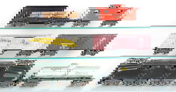 LIONEL TRAIN SET (1 of 2)