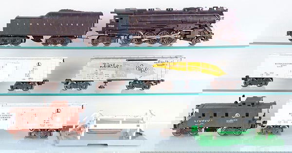 LIONEL TRAIN SET (1 of 2)