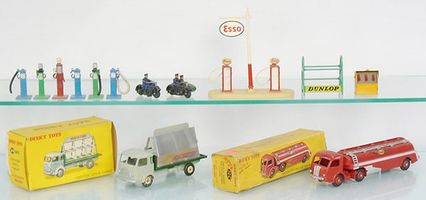 DINKY TOYS LOT