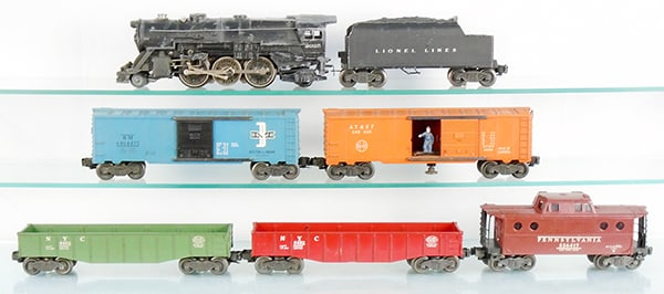 LIONEL TRAIN SET (1 of 2)