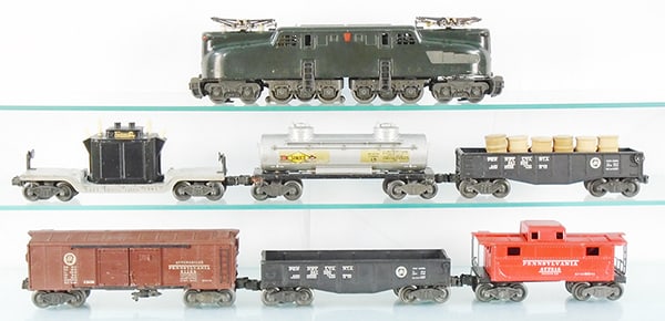 LIONEL TRAIN SET (1 of 2)