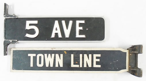 2 STREET SIGNS