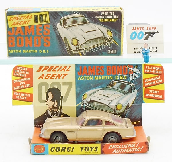 CORGI 261 JAMES BOND ASTON MARTIN (1 of 2)
