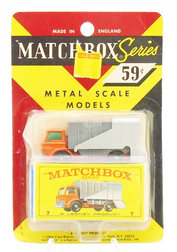 MATCHBOX 7C1 REFUSE TRUCK BLISTER PACK (1 of 2)