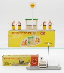 2 DINKY ACCESSORIES