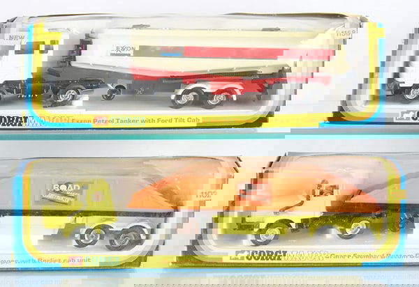 2 CORGI MAJOR TRUCKS (1 of 2)