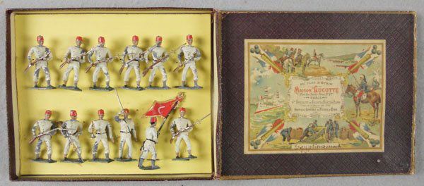 LUCOTTE EGYPTIANS ASSAULTING: 12 pieces, 2 rifles missing bayonets, paint chipping, orig box worn, top has split corners, C4-5.