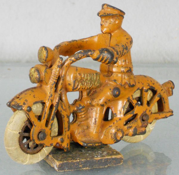 HUBLEY HARLEY DAVIDSON POLICE MOTORCYCLE: painted cast iron, 5" long, rubber tires worn, hubs are rusty, outboard wheels ground off, C4-5.