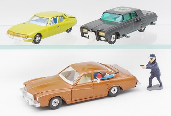 3 CORGI VEHICLES (1 of 2)