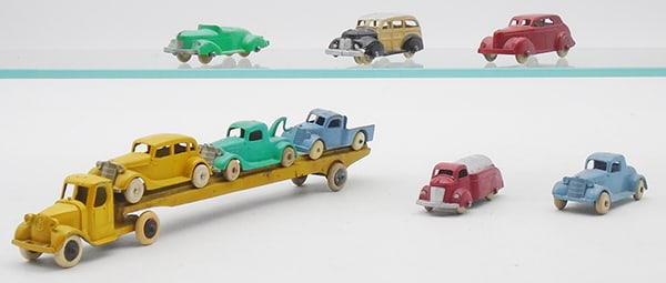 TOOTSIETOY MACK AUTO TRANSPORT (1 of 2)