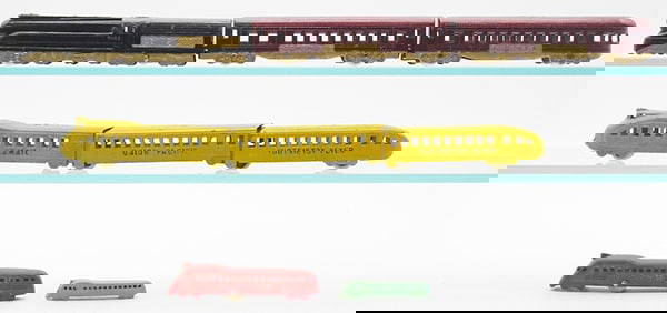 4 TOOTSIETOY TRAIN SETS: 188 Broadway Ltd, black, gold & maroon, 196 Flyer, yellow, no warping, 117 Zephyr, red, Midget Zephyr, green, C6-8.