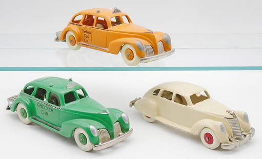 3 THOMAS TOY HUBLEY VEHICLES: alloy, 7864 Yellow Cab, 7 3/4", 7898 Checker Cab, 7 3/4", 7734 Lincoln Zephyr, 7", C9.