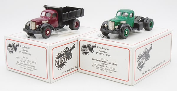 2 US MODEL MINT TRUCKS (1 of 2)