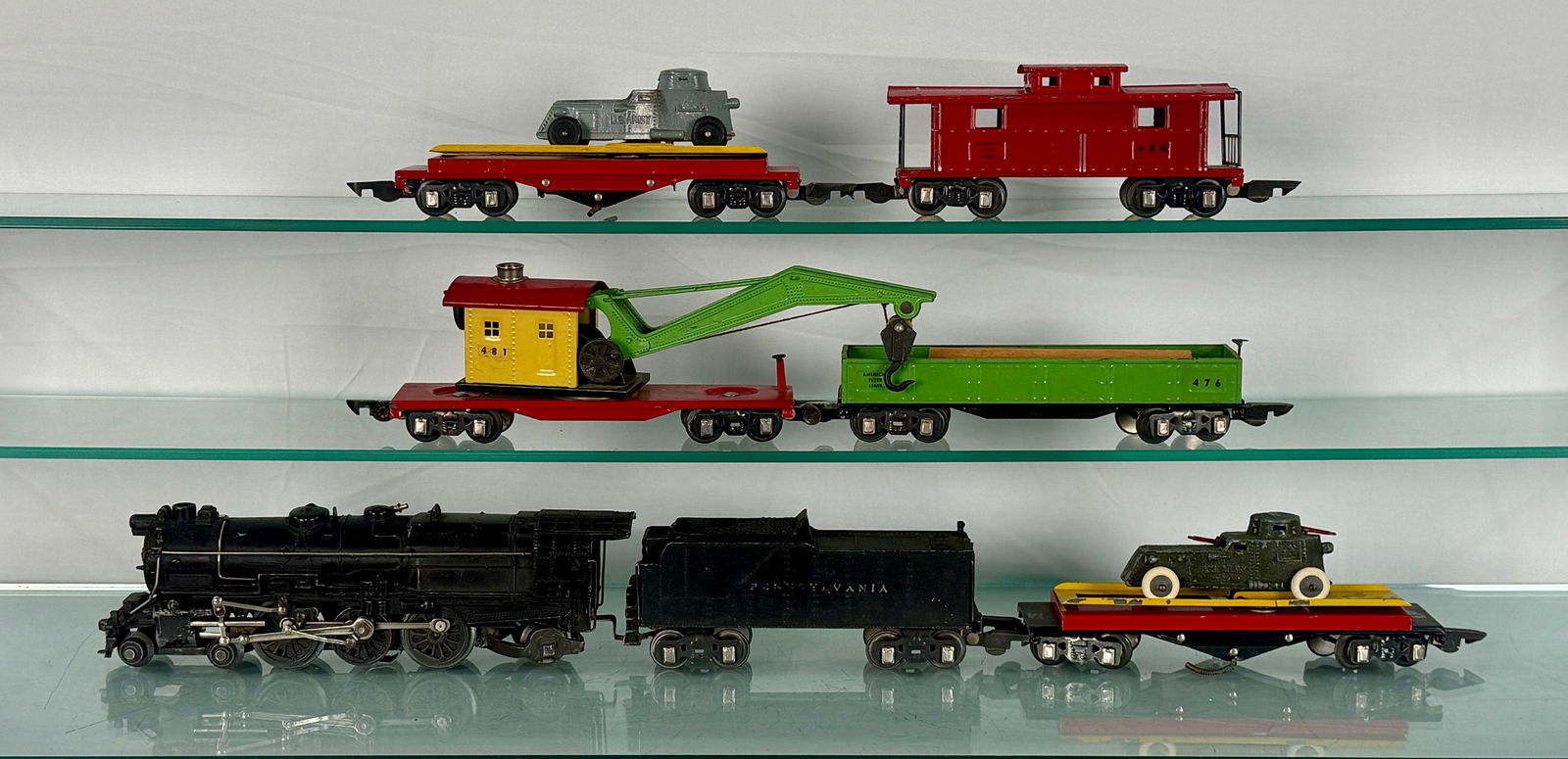 American Flyer Train set: O gauge, 561 loco, 558 tender, 2x #472 unloading car, 476 gondola, 481 wrecker car, 484 caboose. C5-7