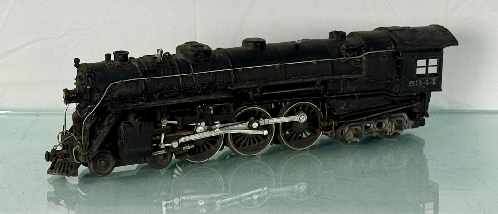 Lionel 700E Hudson Steam Locomotive (1 of 3)