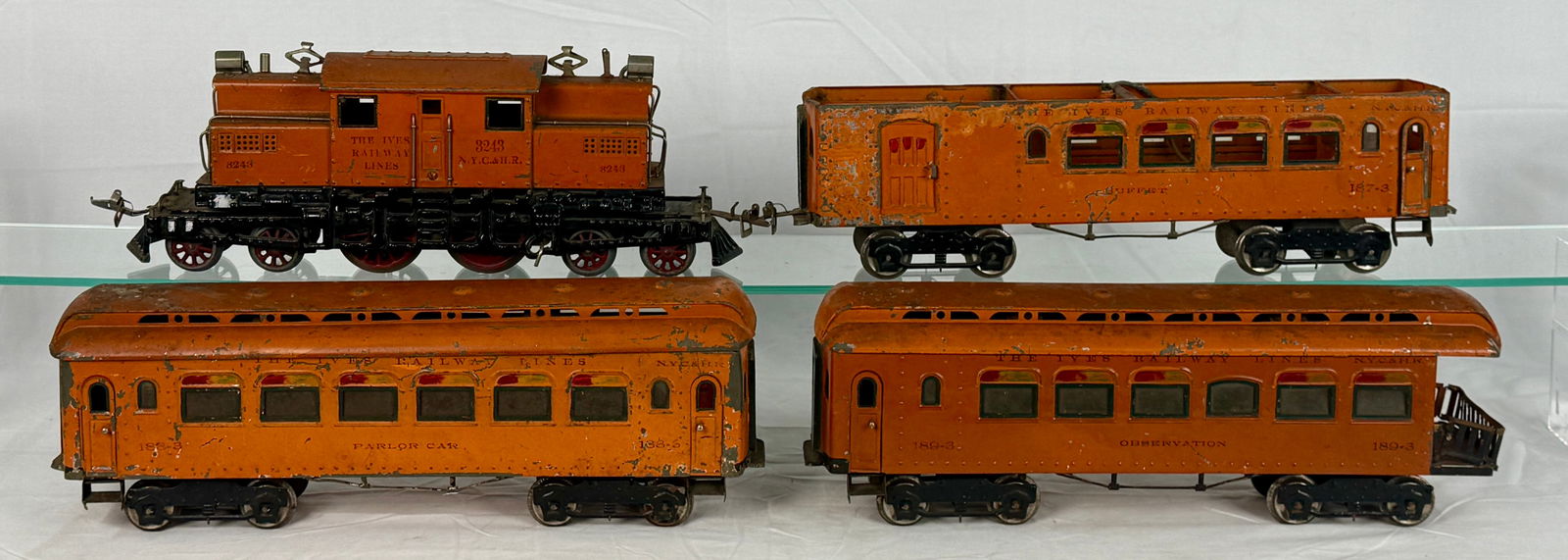 Ives Prewar Wide Gauge 3243 Electric Locomotive with 187-3, 188-3, 189-3 Passenger Cars (1 of 2)
