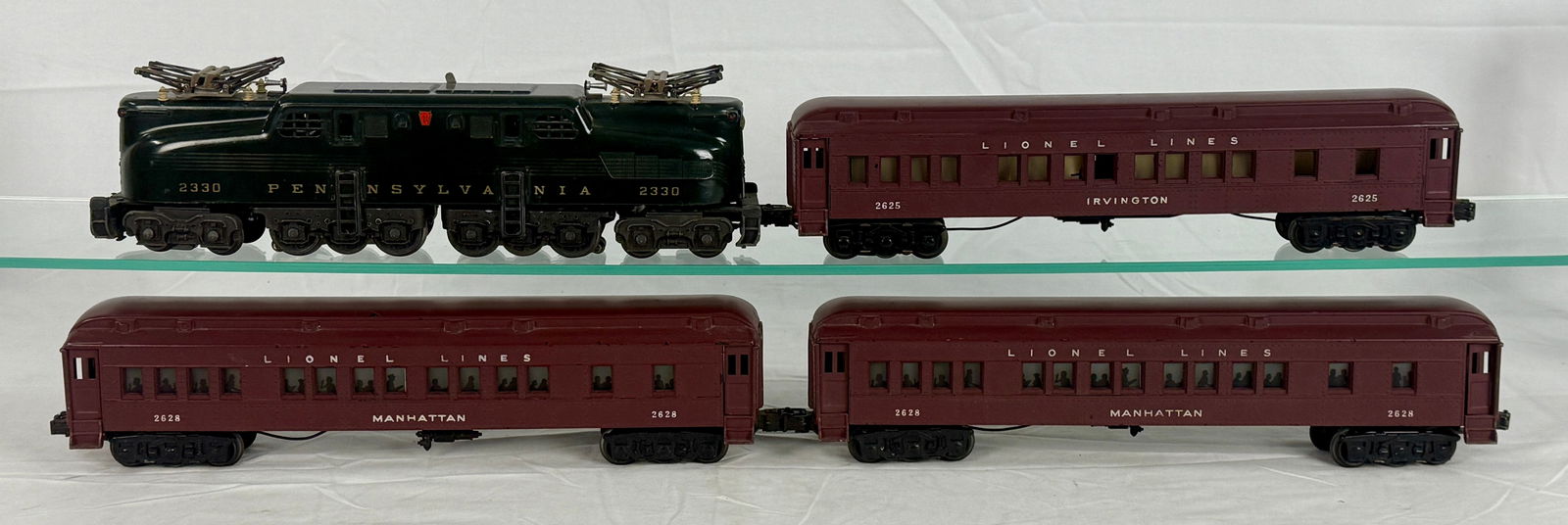 Lionel Postwar O Gauge Pennsylvania GG1 #2330 Electric Locomotive and Three Passenger Cars (1 of 2)