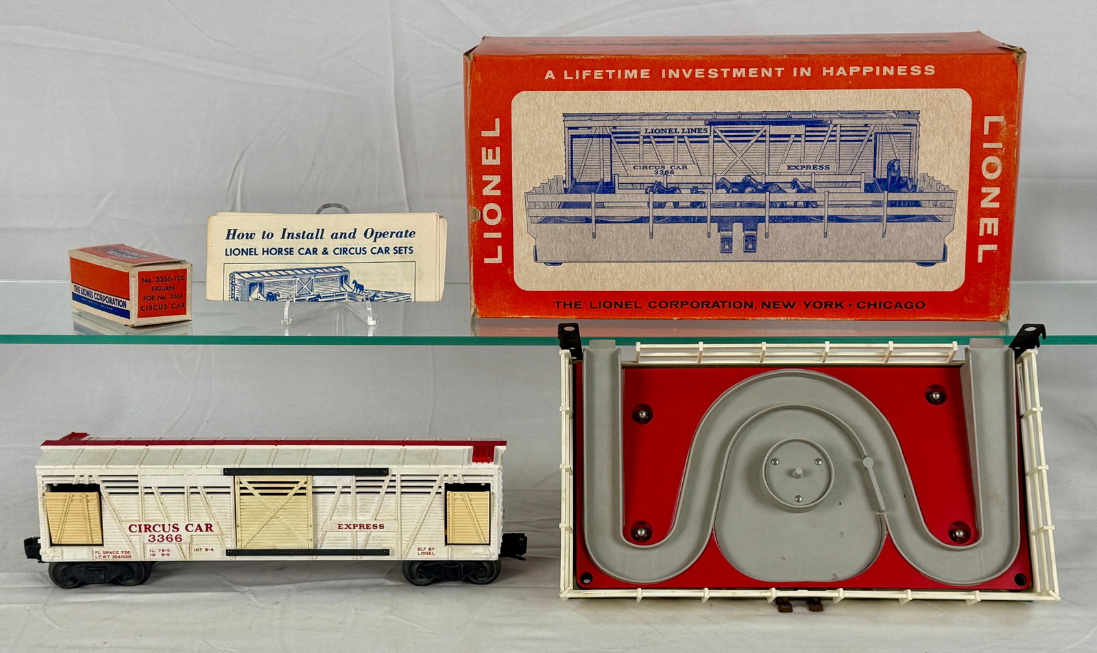 Lionel O Gauge 3366 Operating Circus Car and Corral Set (1 of 2)
