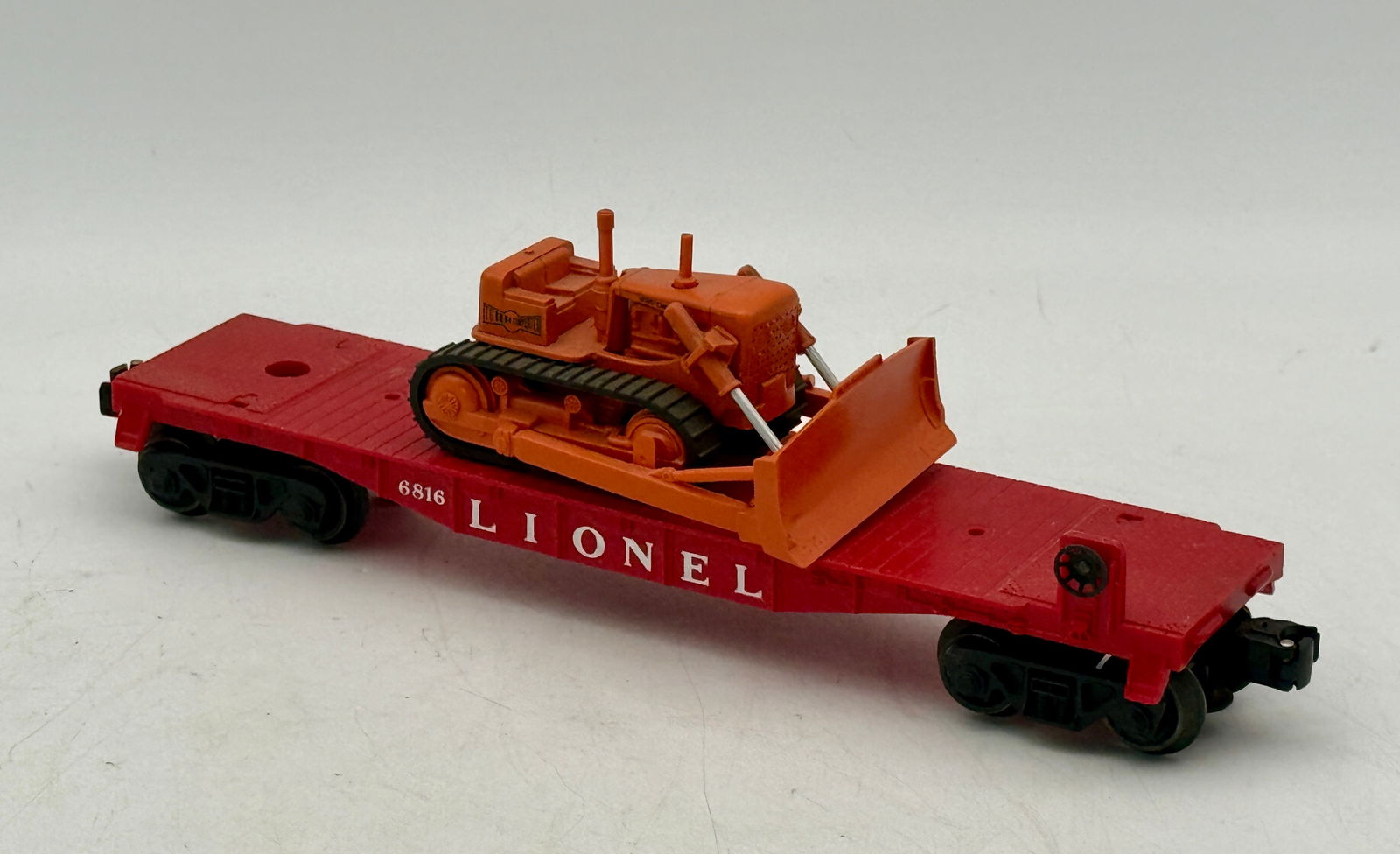Lionel 6816 Flatcar with Allis Chalmers Bulldozer (1 of 3)