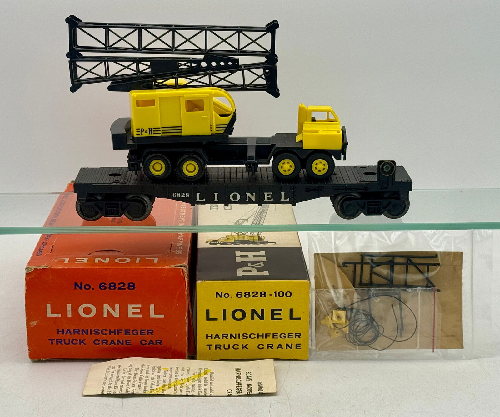 Lionel Postwar 6828 Harnischfeger Truck Crane Car with 6828-100 Crane Kit (1 of 3)
