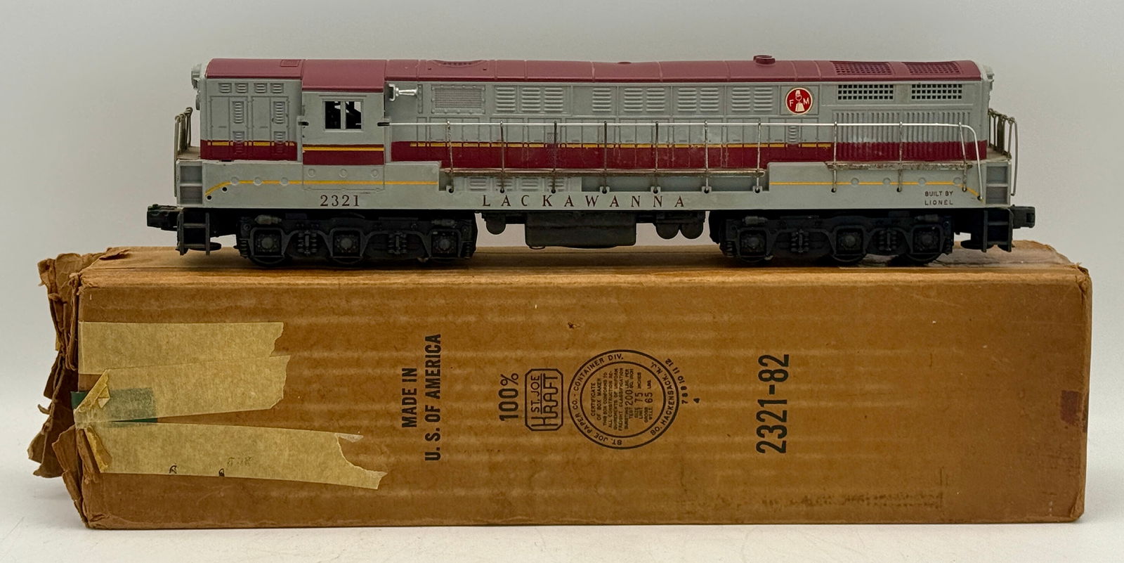 Lionel 2321 Lackawanna FM Train Master Diesel Locomotive (1 of 3)